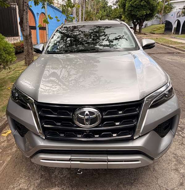 Toyota Fortuner SRV full 20 mil km 