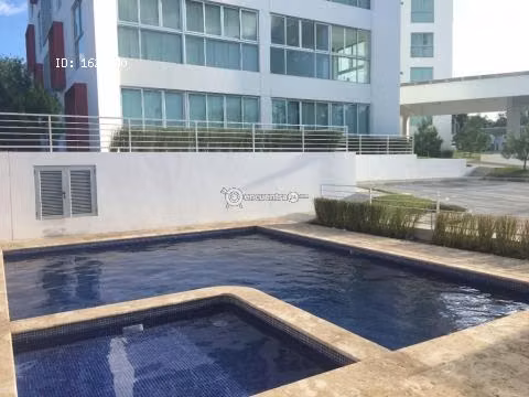 SE RENTA espectacular apartamento en zona exclusiva