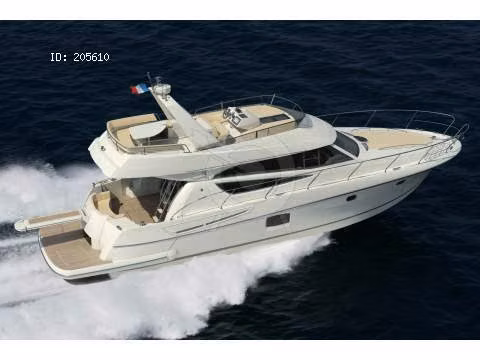 DIVIERTASE IN GREAT WITH THEIR OWN YACHT, FOR STROLLS OR FISHES