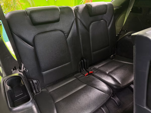 2013 Hyundai Santa Fe, fully loaded, 4x4, panoramic sunroof. Very well-maintained, stunning condition, great price.