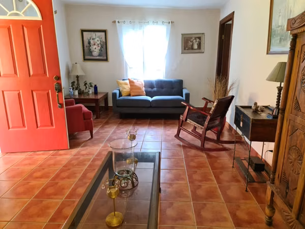 VENDO CASA DE CAMPO. LAS GUIAS DE ORIENTE. COCLE. PLAYA.