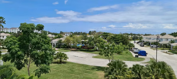 VENDO APARTAMENTO. BIJAO. MIRAFLORES. PLAYA. GOLF. PADEL.