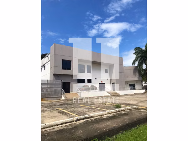 Edificio comercial en Albrook