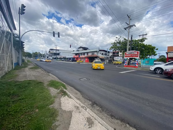 FIELD WITH GALERA IN JUAN DIAZ AV. JOSÉ AGUSTIN ARANGO