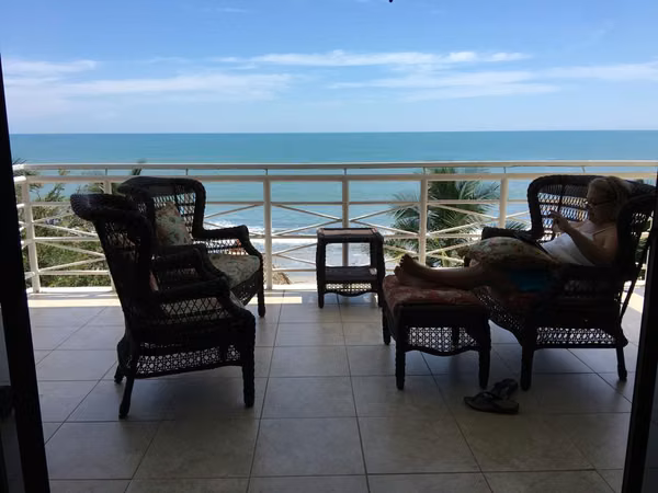 For Sale fully furnished Nueva Gorgona beach apartment (Panama)