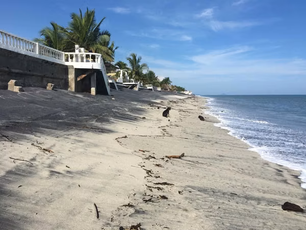 For Sale fully furnished Nueva Gorgona beach apartment (Panama)