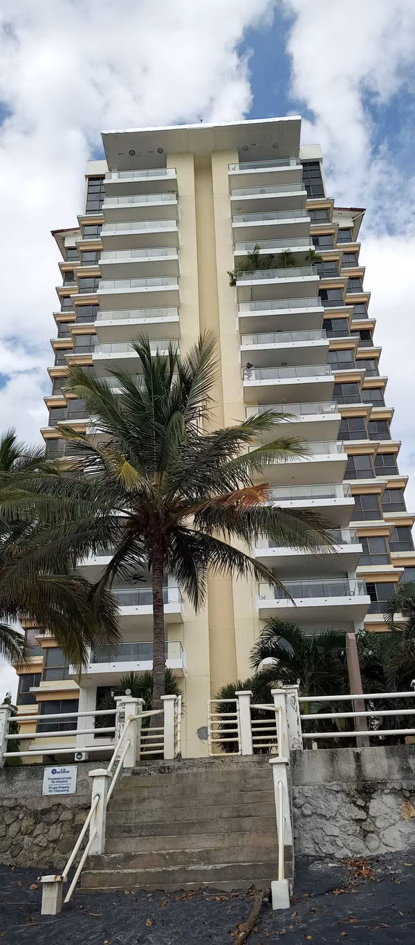 For Sale fully furnished Nueva Gorgona beach apartment (Panama)