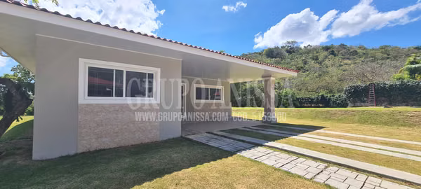 Se Vende Hermosa Casa Campestre con Piscina en Bejuco Chame