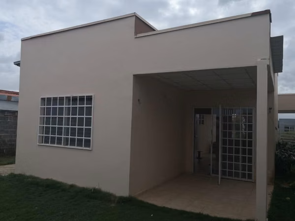 IS SOLD HOUSE IN CLUSTER WOODEDES THE OLIVE TREES