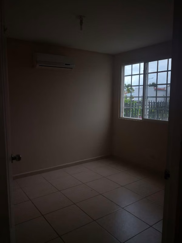 IS SOLD HOUSE IN CLUSTER WOODEDES THE OLIVE TREES