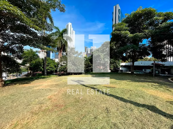 Se Vende Terreno en La Cresta de 1,237.42 m2