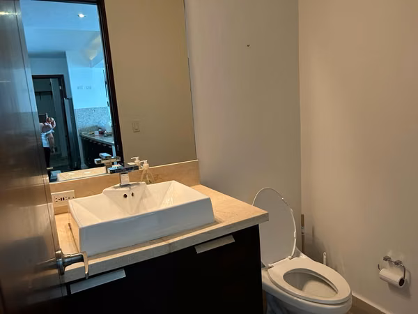 SELLING APARTMENT IN PH OCEANAIRE