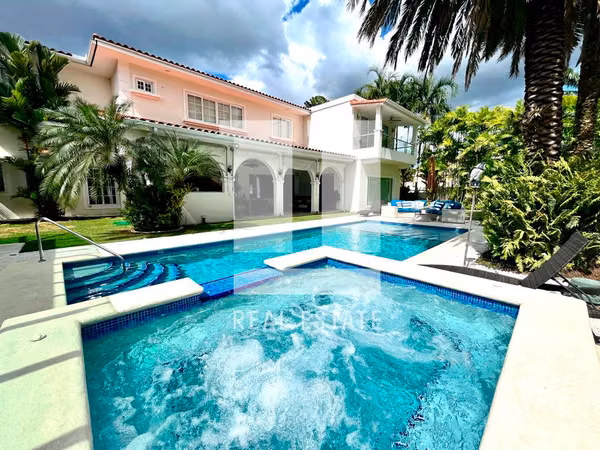 Se Vende Lujosa Casa en Costa del Este, Royal Pacific