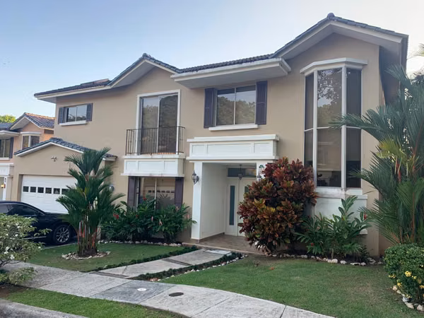 CASA EN VENTA EN CLAYTON - EMBASSY GARDEN