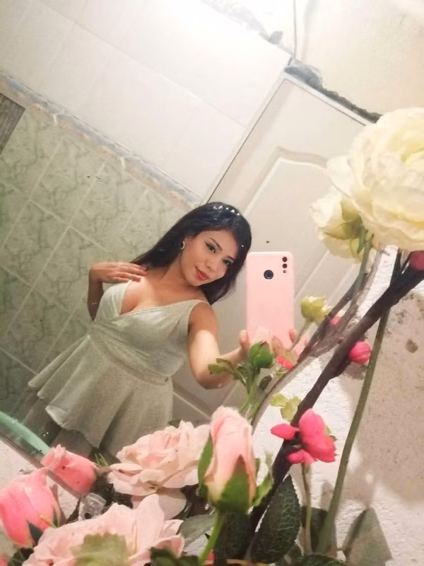 Salonera, recepcionista, azafata, cajera, limpieza, masajista