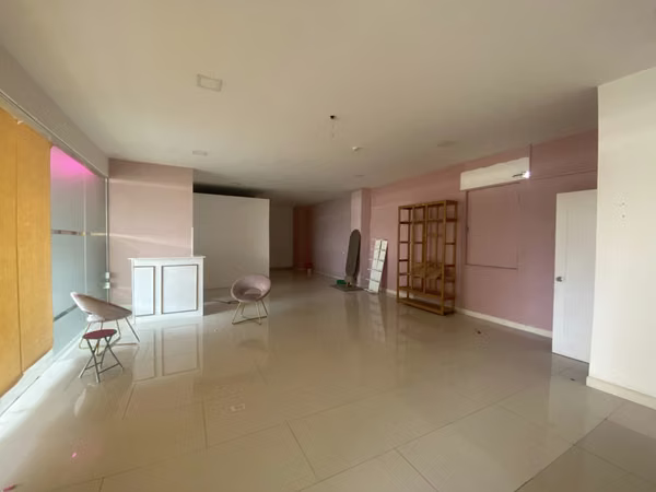 Alquiler Local Comercial Bella Vista, Flor Plaza, 98m2