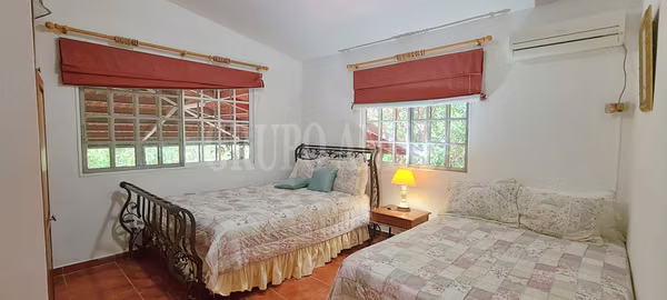 Opportunity! Beautiful House in Altos del Maria With Pool