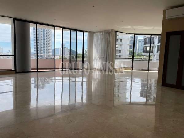 Opportunity! Sold Spacious Apartment in La Cresta Palace