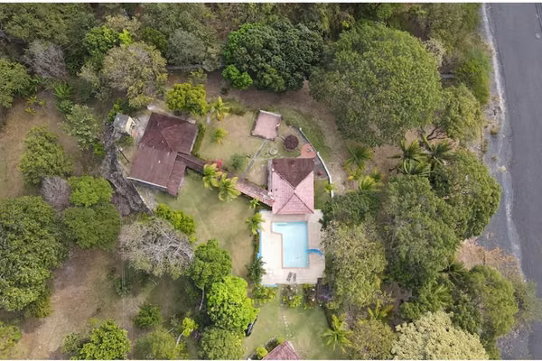 Se vende terreno frente al mar en Costa Esmeralda, San Carlos