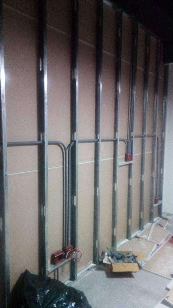 We build walls in insulated, acoustic and insulated windows and doors