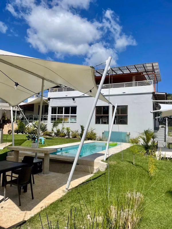 “PARAISO PLAYERO” AMPLIA CASA EN COSTA ESMERALDA CON JACUZZI EN COMUNIDAD PRIVADA EN VENTA