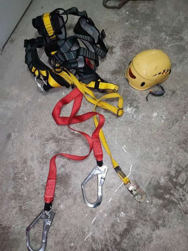 Arnes de seguridad y Casco de altura