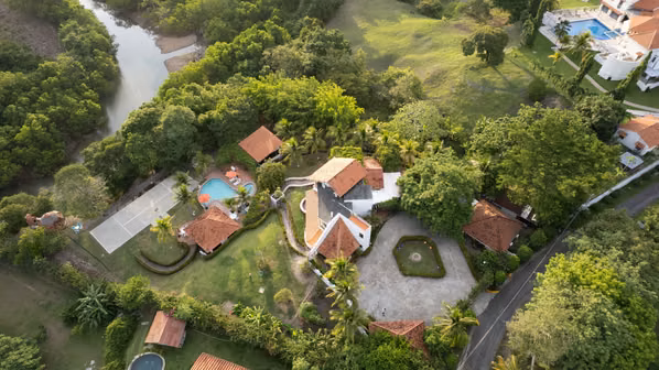 VENTA 1.5M! HERMOSA VILLA CON VISTA A LAS MONTAÑAS