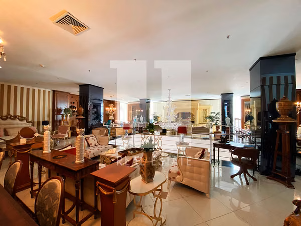 Se Vende Local con Mezanine en PH Molon Tower