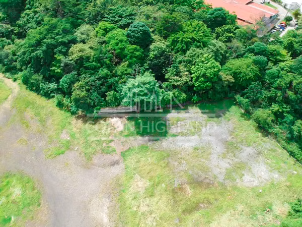Se Vende Terreno en Avenida Domingo Díaz, Villa Lucre