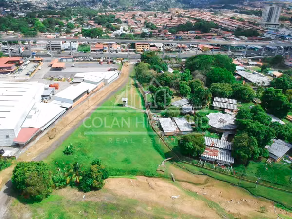 Se Vende Terreno en Avenida Domingo Díaz, Villa Lucre