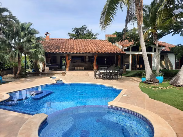 Venta de Casa en Club de Golf de Coronado, Chame, 1,677m2 de terreno