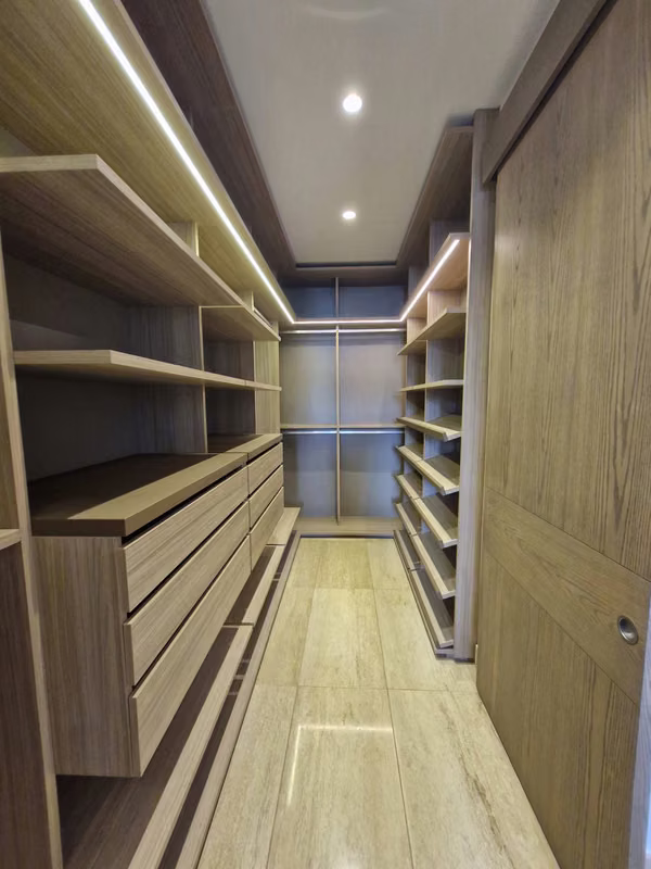 THE WOODS LAKE VIEW 4 Bedrooms US$1,303,000