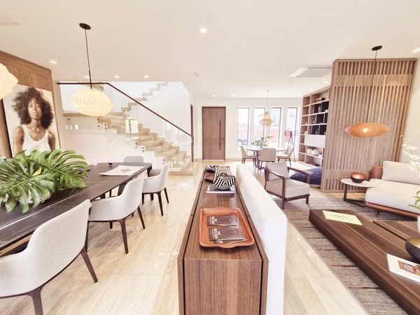 THE WOODS LAKE VIEW 4 Bedrooms US$1,303,000