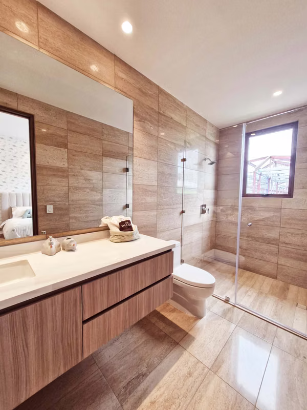 THE WOODS LAKE VIEW 4 Bedrooms US$1,303,000