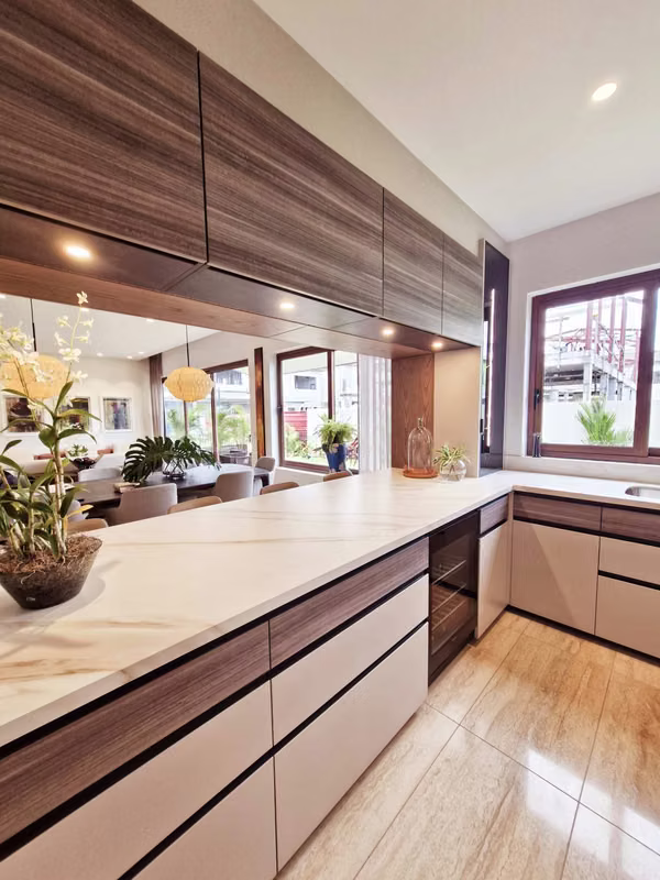 THE WOODS LAKE VIEW 4 Bedrooms US$1,303,000