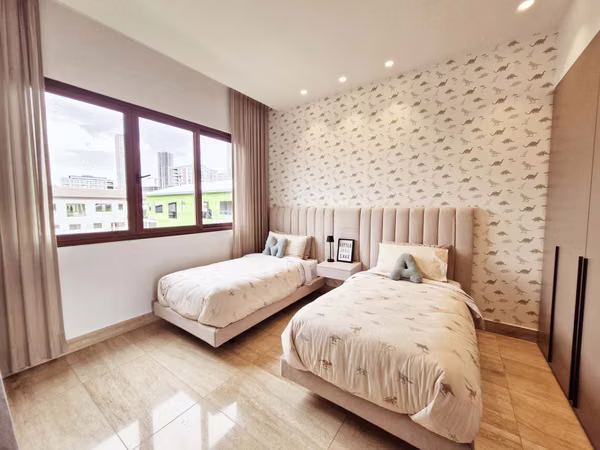 THE WOODS LAKE VIEW 4 Bedrooms US$1,303,000