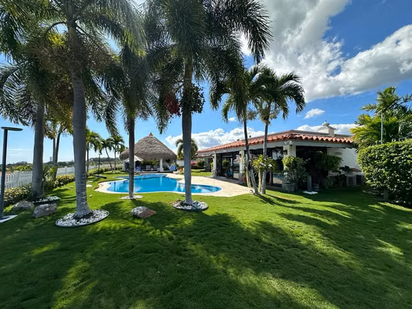 SELLS BEACH HOUSE WITH POOL AND BOHIO IN VISTAMAR SAN CARLOS