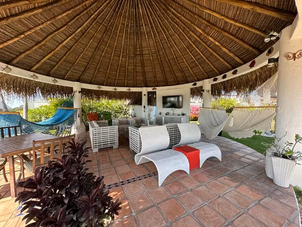 SELLS BEACH HOUSE WITH POOL AND BOHIO IN VISTAMAR SAN CARLOS