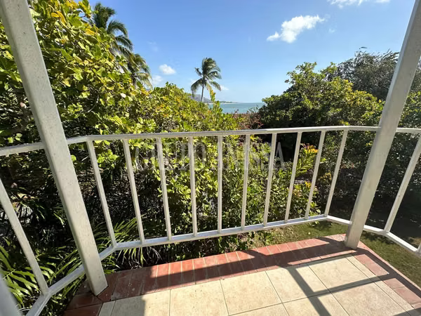 Oportunidad! Se Vende bella Casa de Playa 3 en 1  Frente al Mar en Gorgona!