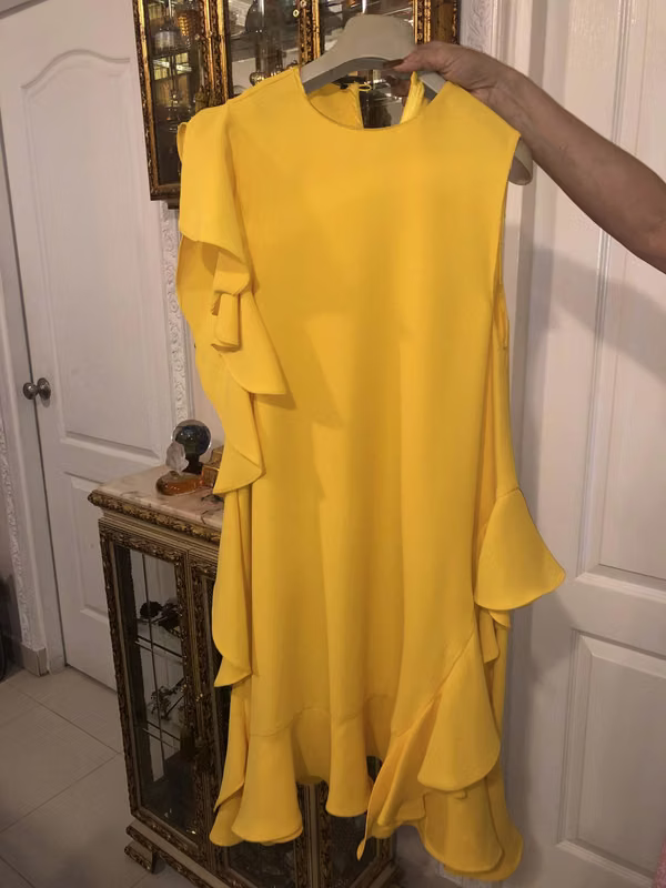CAROLINA HERRERA BEAUTIFUL YELLOW DRESS