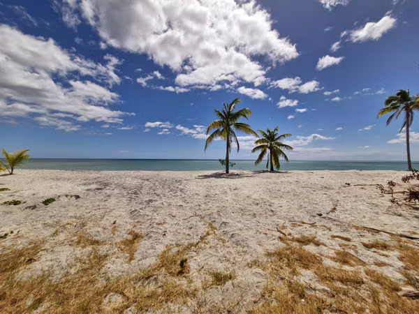 BUENAVENTURA BEACHFRONT LOT 5,004 m² US$4,900,000