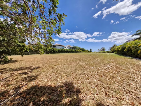 BUENAVENTURA BEACHFRONT LOT 5,004 m² US$4,900,000