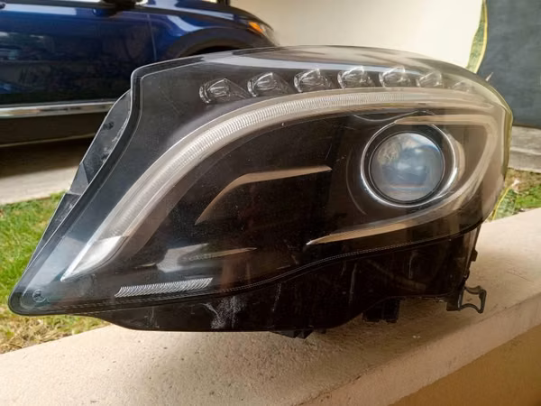 LÁMPARA MERCEDES BENZ GLA