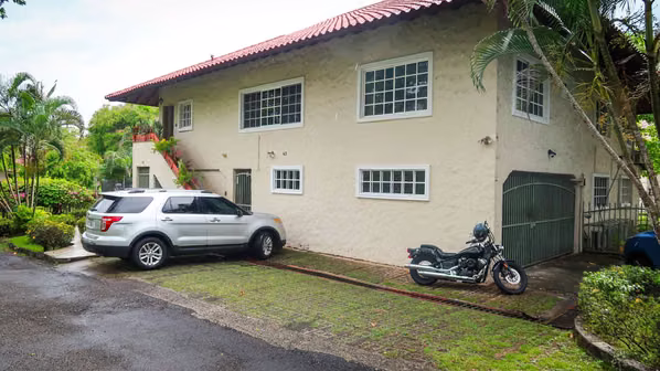 House sale with four apartment units