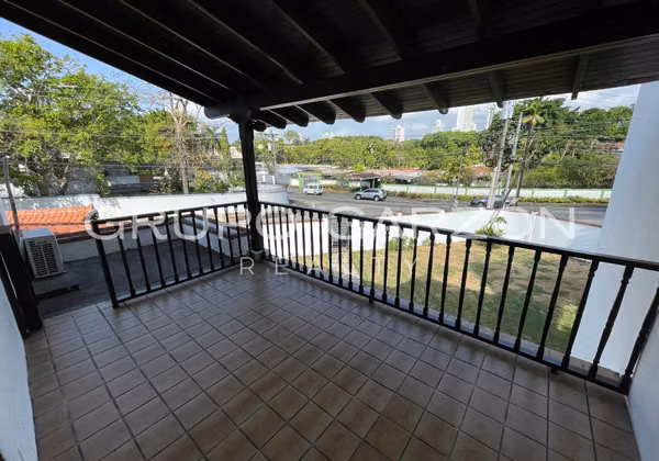 House for sale in San Francisco (Altos del Golf)