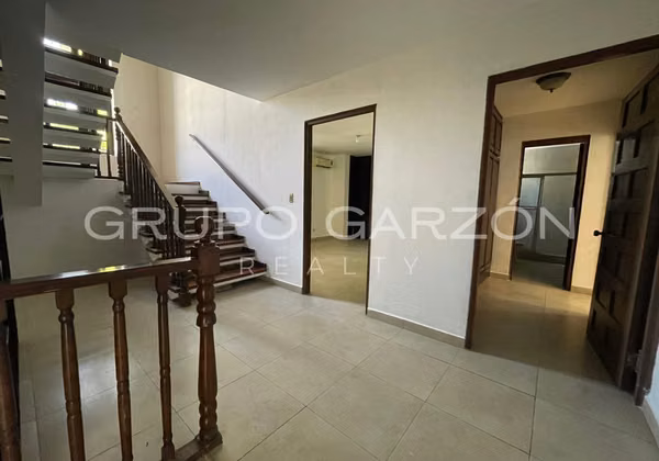House for sale in San Francisco (Altos del Golf)
