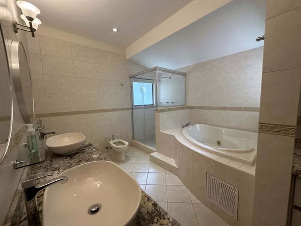 Sale of house in Camino de Cruces