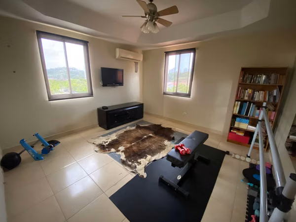 Venta de casa en Altos de Panama - Paseo Dorado