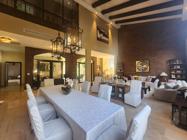 House sale in Clayton