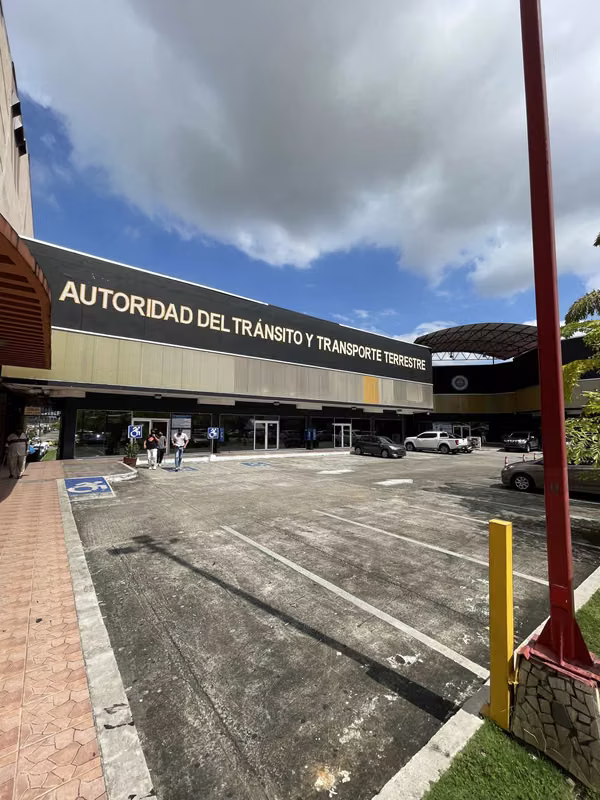 SE ALQUILA TERRENO, A PASOS DE LA AUTORIDAD DE TRANSITO ATTT!